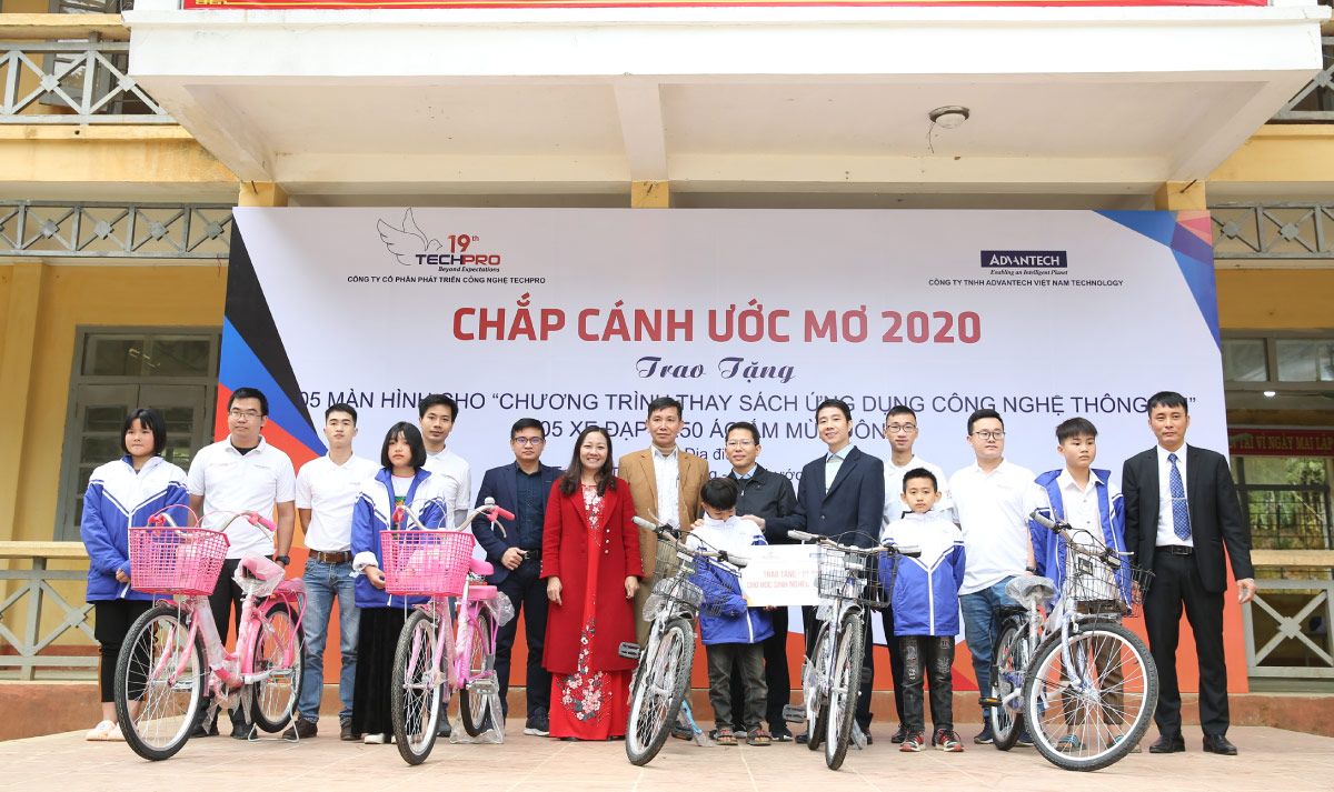 TECHPRO trao tặng 05 xe đạp cho 05 em học sinh nghèo vượt khó