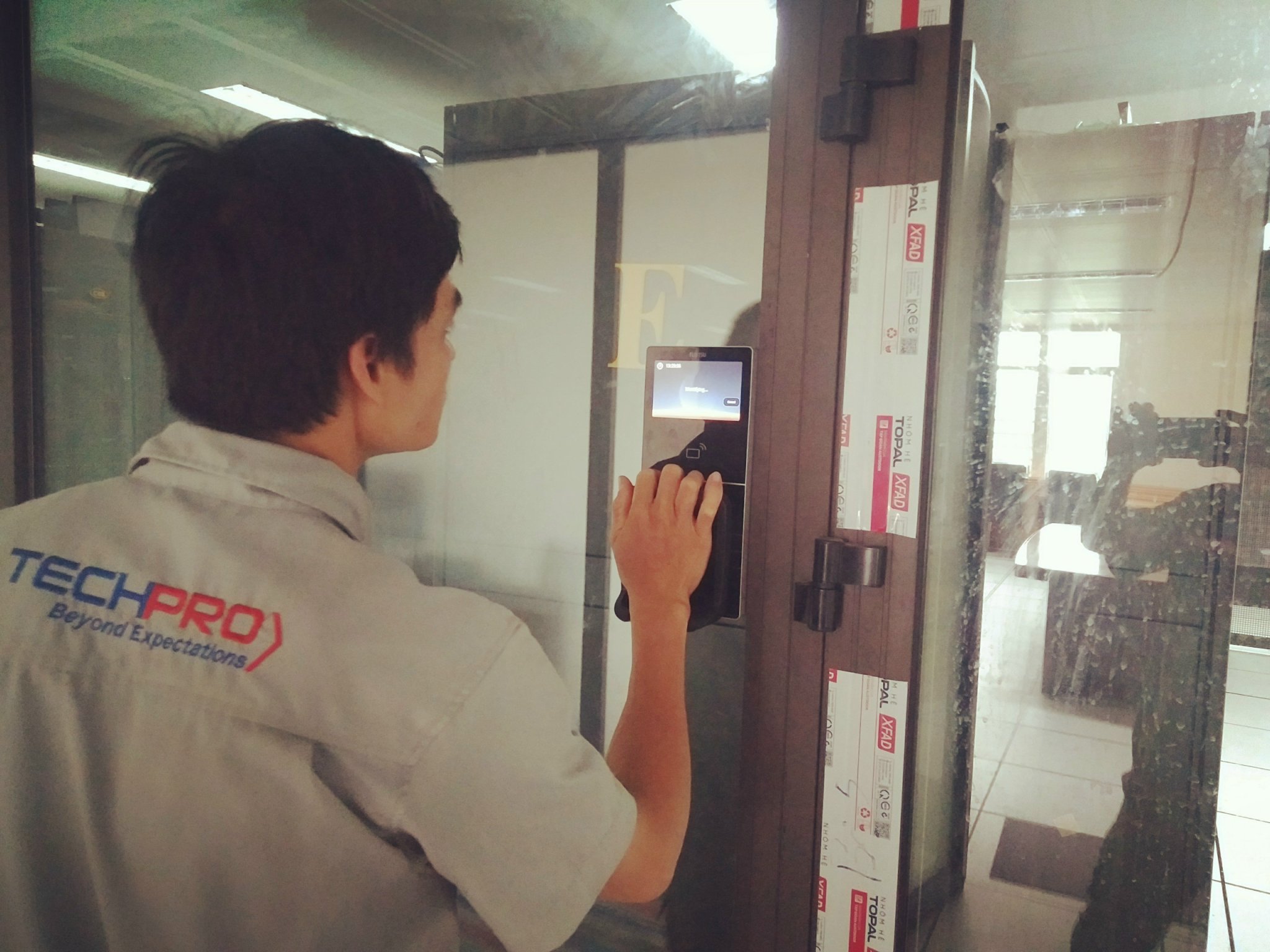 TECHPRO triển khai dự án lắp đặt hệ thống kiểm soát ra vào cho trung tâm internet Việt Nam - khu CNC Láng Hòa Lạc